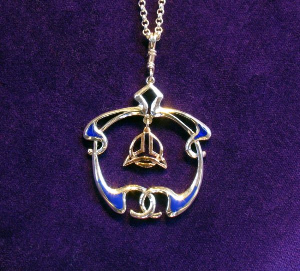 The Colona Pendant